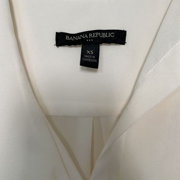 Banana Republic sleeveless top - Picture 2 of 5